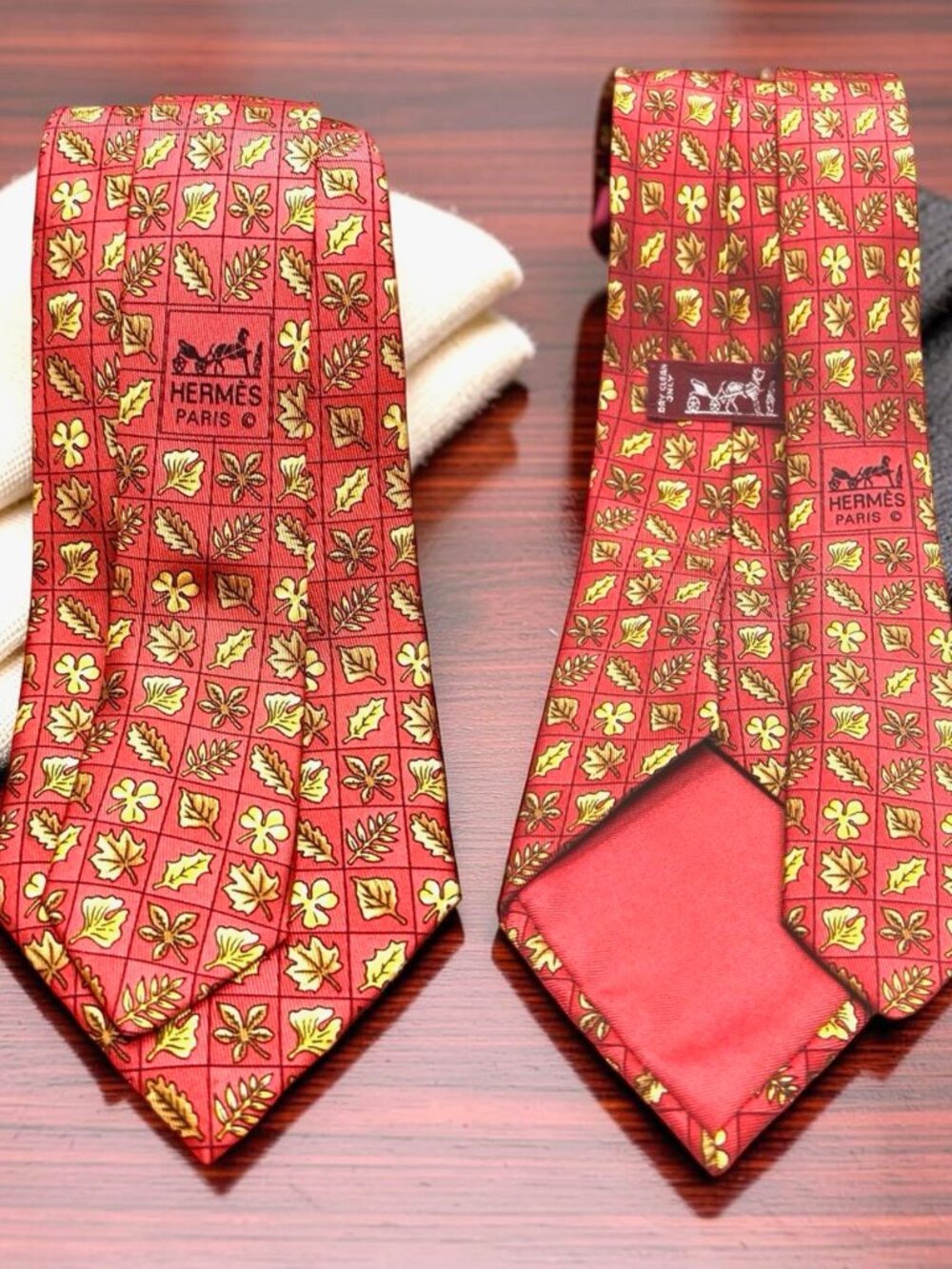 Unused Necktie Hermès Paris 100%  Silk France Made  For Holidays Seasons (11